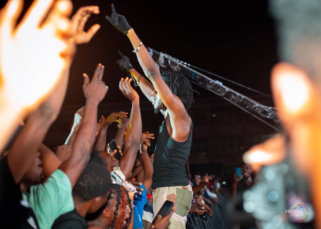 zoom in of crowd